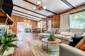 Boston’s Lodge-Cabin In The City - Image 2