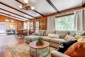 Boston’s Lodge-Cabin In The City - Image 4