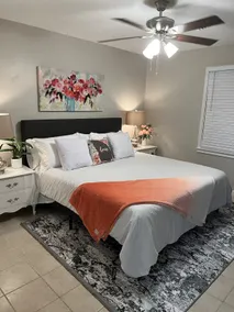 King bed! Clean! No steps! Spacious! - Image 2
