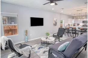Newly Remodeled 4BR 2BA Near Amazing Downtown - Image 3