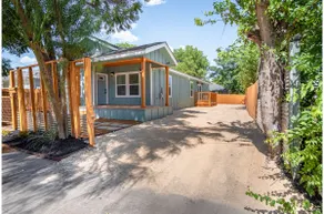Newly Remodeled 4BR 2BA Near Amazing Downtown - Image 2