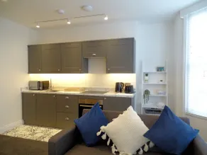 Queens Court Apt 3 ‘Airbnb by the Sea’ - Image 5