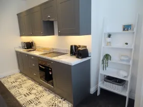 Queens Court Apt 3 ‘Airbnb by the Sea’ - Image 4