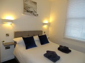 Queens Court Apt 3 ‘Airbnb by the Sea’ - Image 2