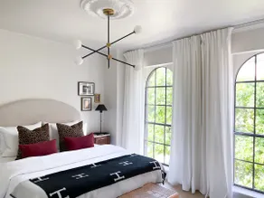 Mr. Nomad: Parisian Townhouse in Uptown - Image 4