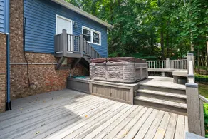 ~Lake Norman Getaway ~Lakefront w/Dock & Hot Tub - Image 2