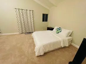 Private Suite with beautiful backyard - Image 4