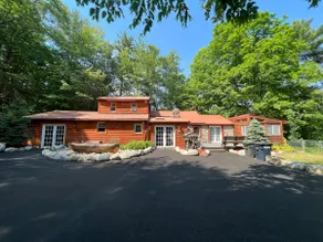 Beautiful Mountainside Log Home - Image 2