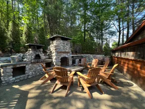 Beautiful Mountainside Log Home - Image 3