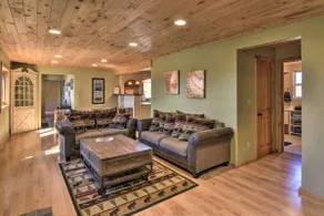 Peaceful mountain getaway with incredible views - Image 5