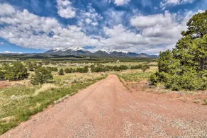 Peaceful mountain getaway with incredible views - Image 2