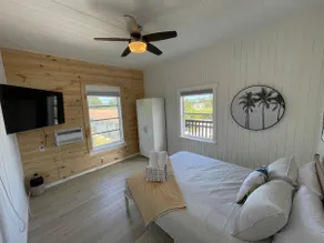 Bright & Fun 2BR w/ HugeYard&WiFi Near Beach & WPB - Image 4