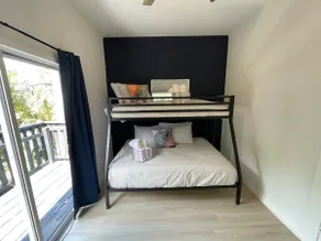 Bright & Fun 2BR w/ HugeYard&WiFi Near Beach & WPB - Image 5