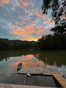 Waterfront home with 3 bedrooms and free parking - Image 3