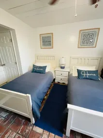 Adorable 1 bedroom unit with patio. - Image 4