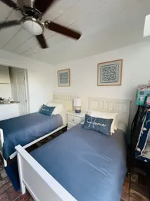 Adorable 1 bedroom unit with patio. - Image 3