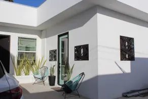 Chic Urban Private Studio w/Garage & EV Charger - Image 2