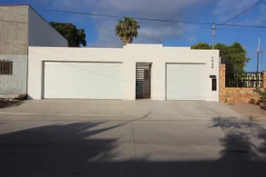 Chic Urban Private Studio w/Garage & EV Charger - Image 3