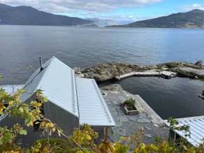 Stunning Holiday Rental by the Waterfront - Image 5