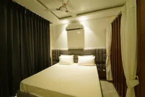 Honey Suckle luxury apartment - Image 3