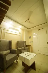 Honey Suckle luxury apartment - Image 5