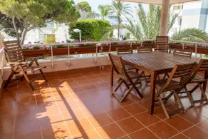 Spacious seaside villa in a quiet area - Image 2