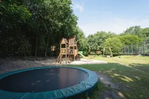 Beautiful family home in forest with private parking space - Image 3