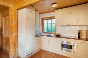 Beautiful family home in forest with private parking space - Image 5