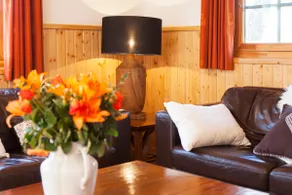 Beautiful family home in forest with private parking space - Image 4