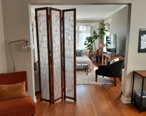 Spacious Oasis Berwyn with Free Parking - Image 5