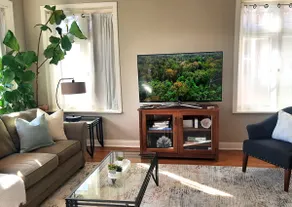 Spacious Oasis Berwyn with Free Parking - Image 2