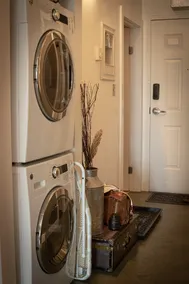 FREE Parking UnderG/Heated, 2 FullBeds, 1Room Loft - Image 2