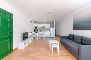 Fantastic apartment with terrace and ocean views - Image 3