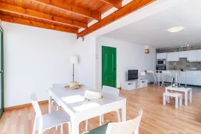 Fantastic apartment with terrace and ocean views - Image 5