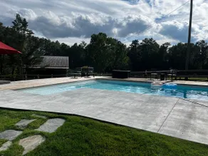 Modern space in country setting w/ pool & hot tub - Image 4