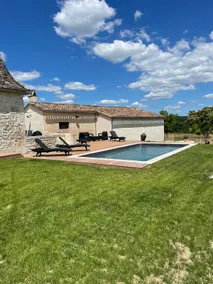 Stone farmhouse with private heated pool - Image 4