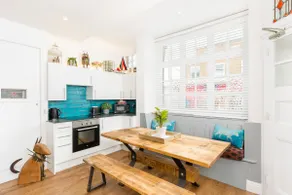 Stylish opposite Glos Rugby 2 bathrooms +parking - Image 3