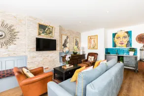 Stylish opposite Glos Rugby 2 bathrooms +parking - Image 5