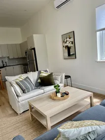Lovely 2 bdrm rental with free parking on premises - Image 3