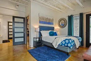 Luxury 2 Bedroom Condo, Midtown - Great Amenities with Pool! - Image 2