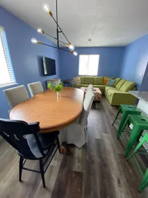 Uptown 3-Bdrm Apt, Brand New Remodel (Upper Unit) - Image 4