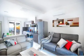 Superb air-conditioned apartment, terrace and garage. - Image 5