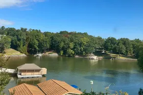 Perfect Winter Lake Getaway Villa on Lake Wylie - Family Friendly + Lovers Dream - Image 5