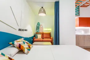 Seaside Serenity:Your Stylish Escape in Valencia.2 - Image 4