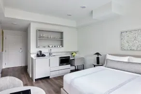 Hotel Club Room in West Palm - Image 5