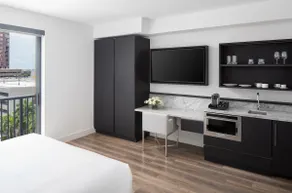 Hotel Penthouse Room in West Palm - Image 4