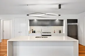Large Home Point Lonsdale late checkout until Nov - Image 4