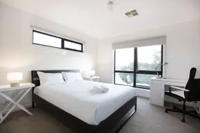 4 Bedroom (2 Master suite) townhouse in Doncaster - Image 5