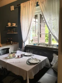 Apartment in historic villa with parking space - Image 3