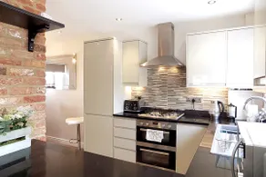 Three-Time Award Winning 1700's Grd 2 listed cottage near Stonehenge - Image 3